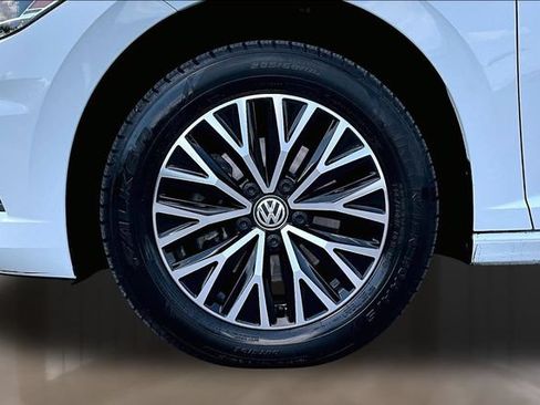 Used 2020 Volkswagen Jetta SE w/ SE Cold Weather Package FWD image 28