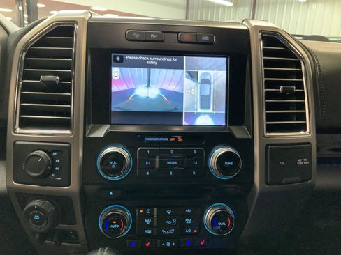 Used 2016 Ford F150 Platinum w/ Equipment Group 701A Luxury AWD/4WD image 24