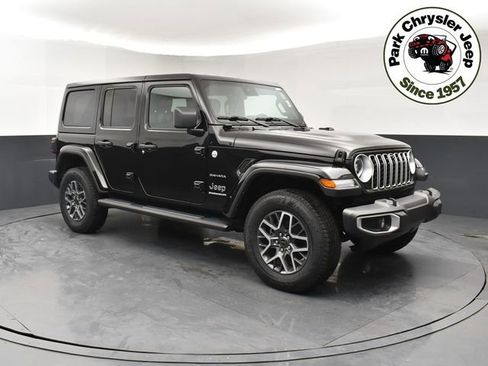 Used 2024 Jeep Wrangler Unlimited Sahara w/ Technology Group AWD/4WD image 1