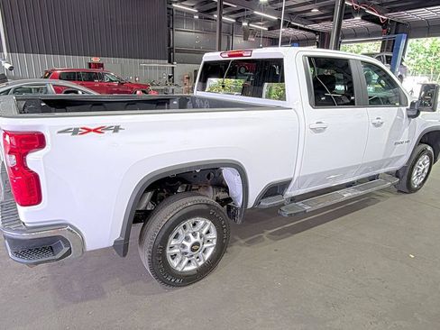Used 2025 Chevrolet Silverado 2500 LT w/ Convenience Package AWD/4WD image 3