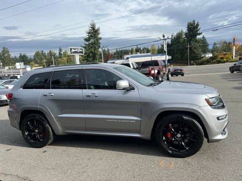 Used 2015 Jeep Grand Cherokee SRT w/ Luxury Group II image 9