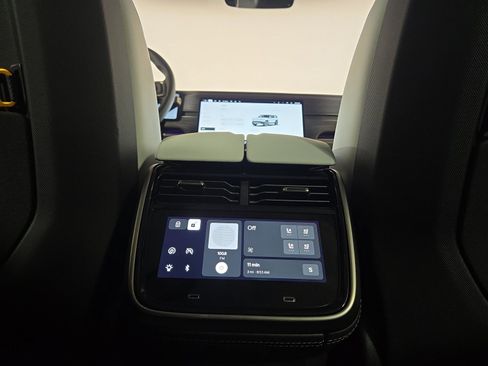 Used 2025 Rivian R1S Adventure AWD/4WD image 30