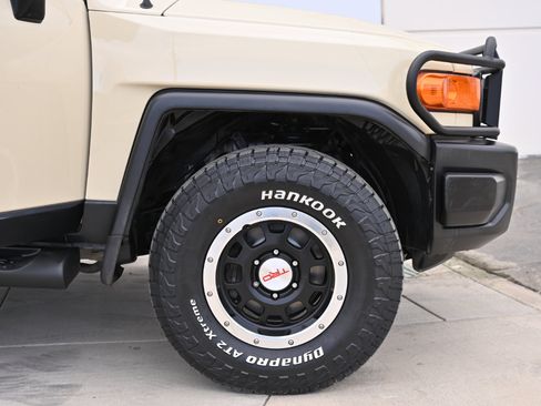 Used 2010 Toyota FJ Cruiser 4WD image 34