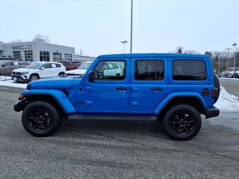 Used 2022 Jeep Wrangler Unlimited Sahara image 7