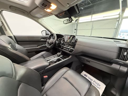 Used 2023 Nissan Pathfinder SL AWD/4WD image 22