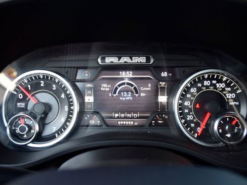 Used 2022 RAM 1500 Laramie image 12