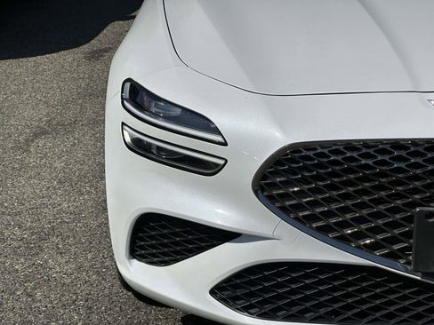 Used 2023 Genesis G70 2.0T image 9