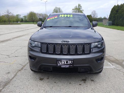 Used 2017 Jeep Grand Cherokee Altitude AWD/4WD image 4