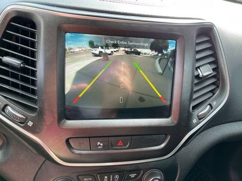 Used 2020 Jeep Cherokee Trailhawk w/ Comfort/Convenience Group AWD/4WD image 10