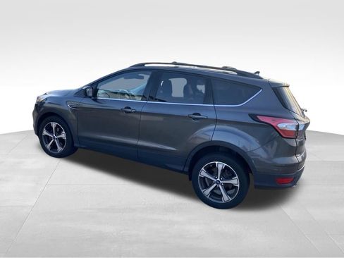 Used 2018 Ford Escape SEL w/ Ford Safe & Smart Package FWD image 19