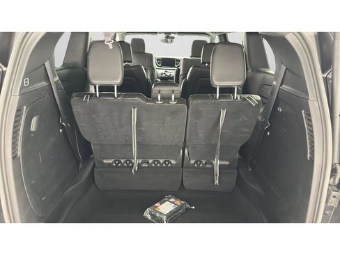 Used 2025 Chrysler Pacifica Select FWD image 24