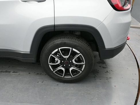 Used 2025 Jeep Compass Trailhawk AWD/4WD image 15