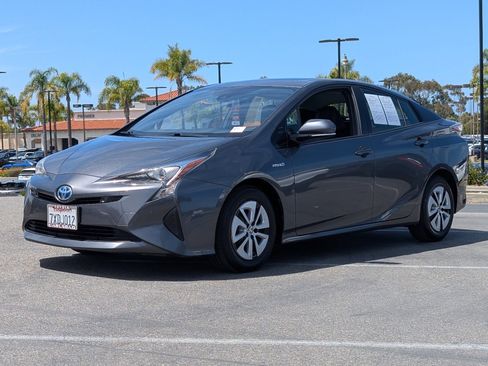 Used 2017 Toyota Prius Four w/ Premium Convenience Package FWD image 11