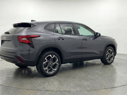 Used 2025 Chevrolet Trax LT w/ LT Convenience Package image 9