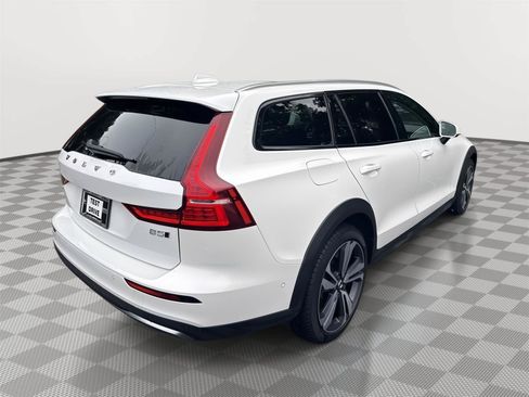 Used 2025 Volvo V60 B5 Cross Country Plus AWD/4WD image 6