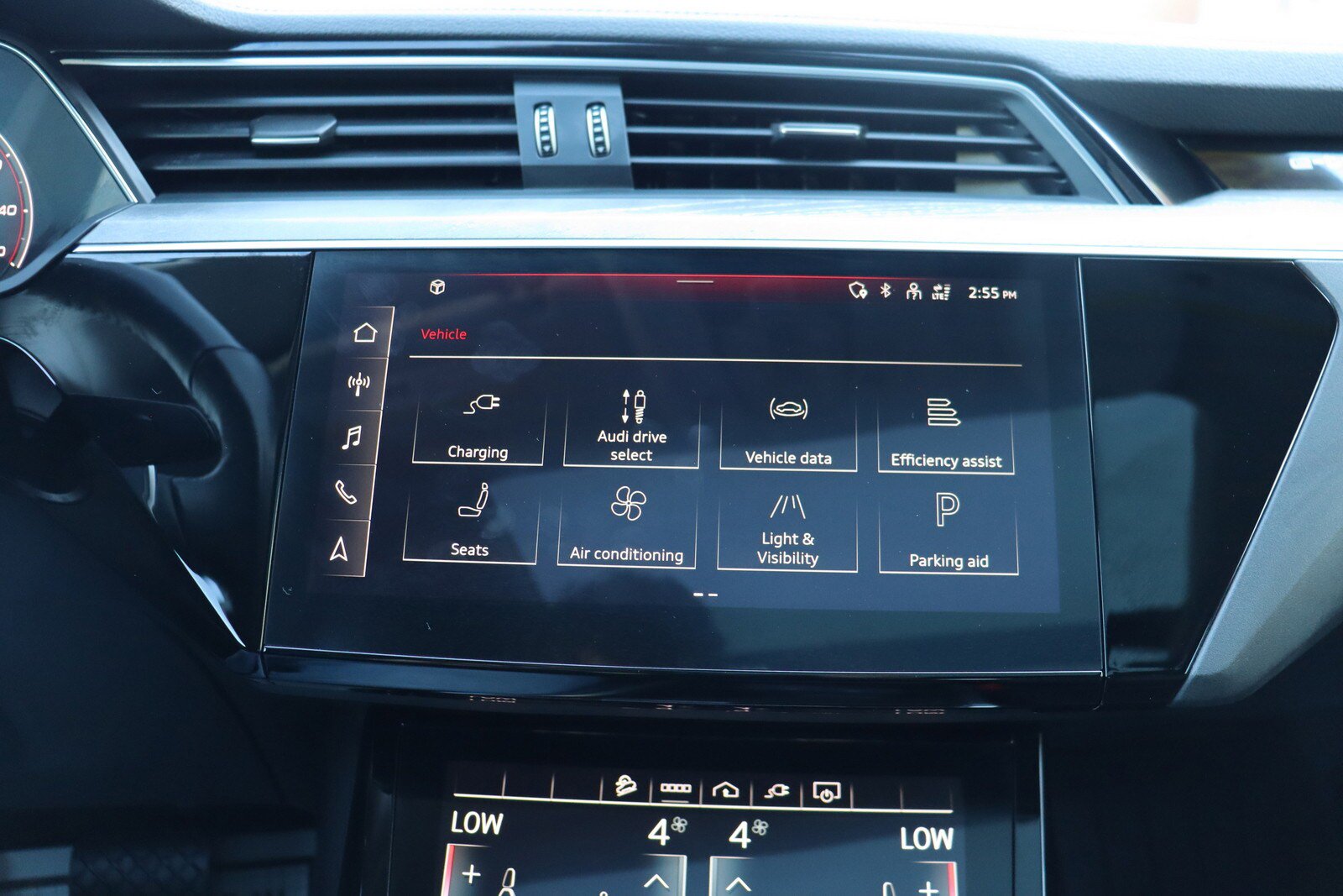 Used 2024 Audi Q8 e-tron Premium Plus AWD/4WD image 34
