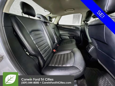 Used 2017 Ford Fusion SE w/ Fusion SE Technology Package FWD image 16