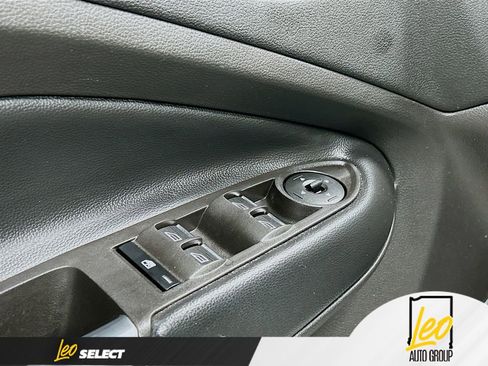 Used 2019 Ford Escape SE image 17