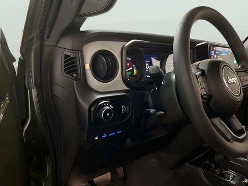 Used 2024 Jeep Wrangler Unlimited w/ Convenience Group AWD/4WD image 16