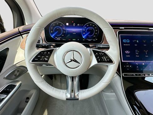 Used 2023 Mercedes-Benz EQE 350+ SUV image 11