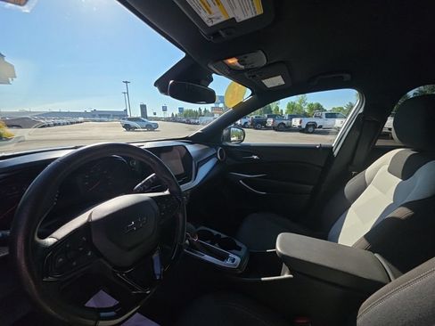 Used 2024 Chevrolet Trax RS FWD image 20