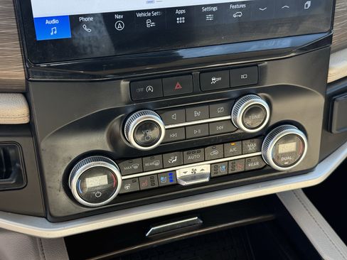 Used 2024 Ford Expedition Max Limited image 22