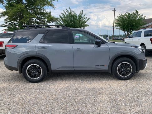 Used 2023 Nissan Pathfinder Rock Creek AWD/4WD image 2