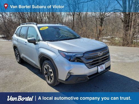 Used 2025 Subaru Forester Premium AWD/4WD image 7