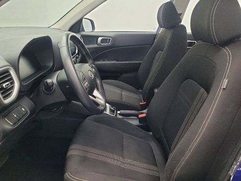 Used 2024 Hyundai Venue SEL image 17
