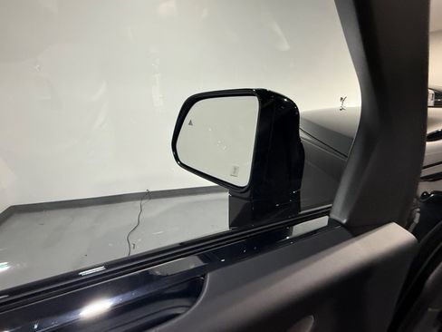 Used 2023 Rolls-Royce Cullinan image 23