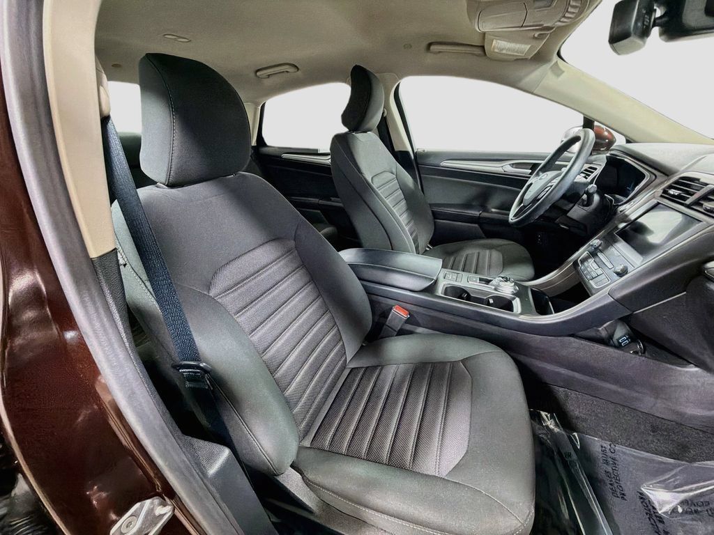 Used 2019 Ford Fusion SE FWD image 28
