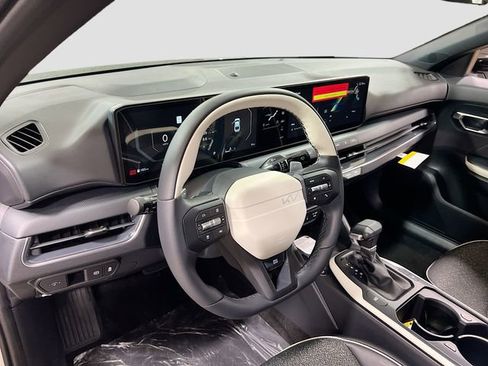 New 2025 Kia K4 GT-Line image 9