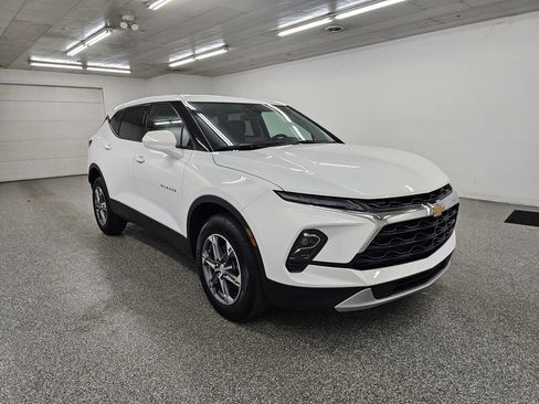 Used 2026 Chevrolet Blazer LT FWD image 3