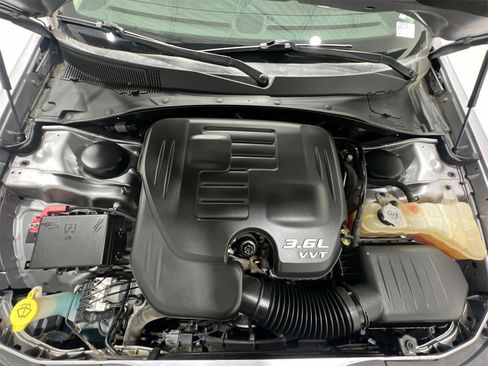 Used 2017 Chrysler 300 C image 26