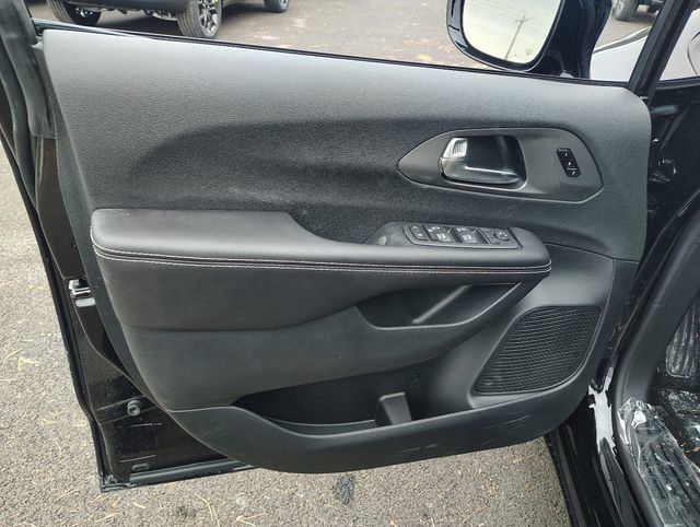 New 2026 Chrysler Pacifica Select w/ S Appearance Package FWD image 8