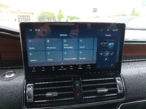 Used 2024 Lincoln Navigator Premiere AWD/4WD image 22