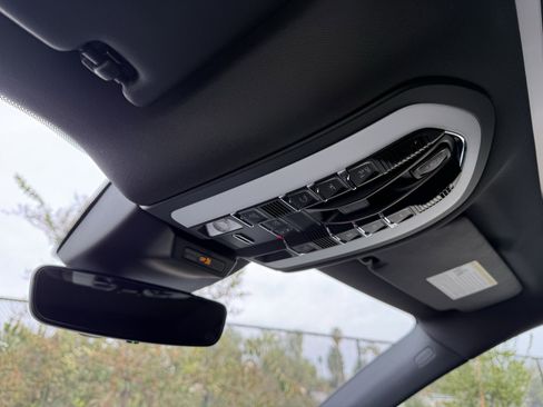 Used 2025 Porsche Macan image 17