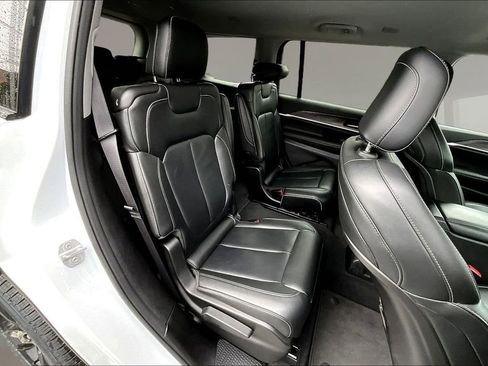 Used 2023 Jeep Grand Cherokee L Limited w/ Black Appearance Package image 25