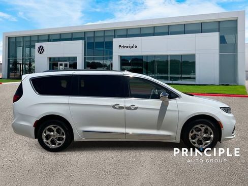 Used 2021 Chrysler Pacifica Limited w/ Premium & Safety Sphere Group AWD/4WD image 5