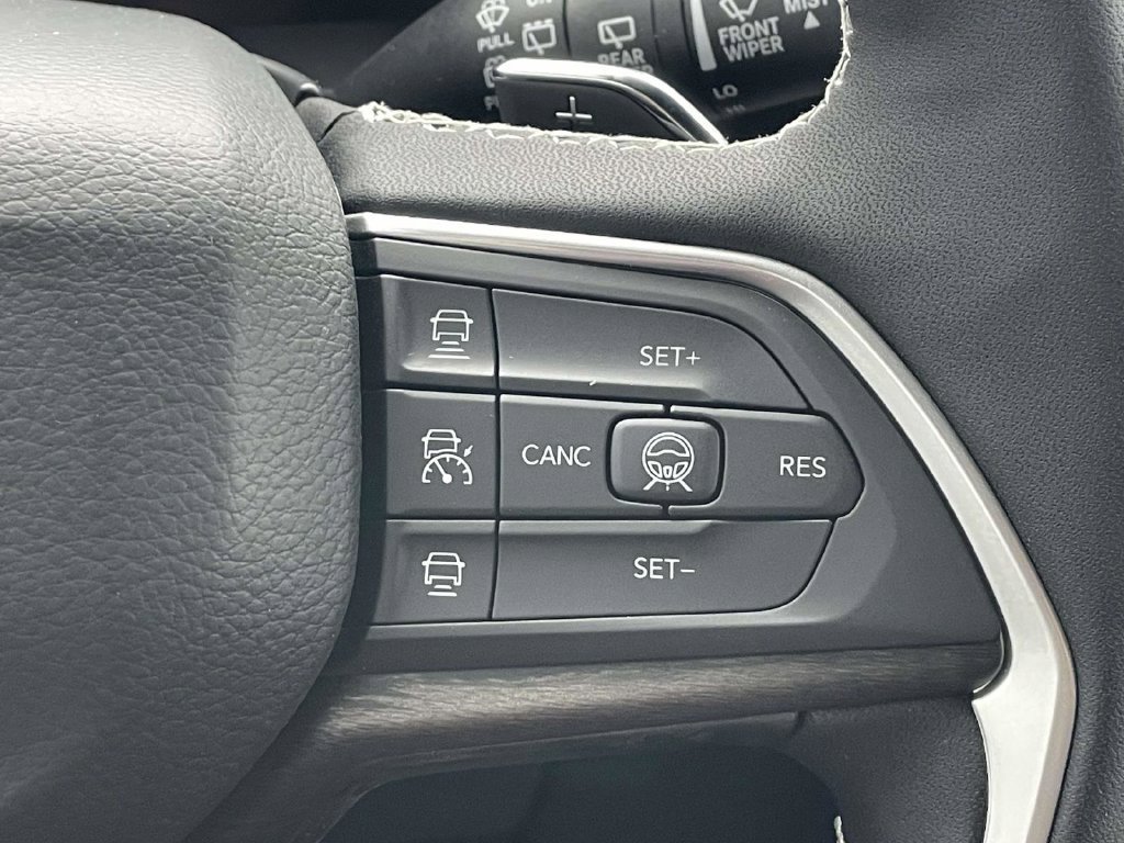 New 2026 Jeep Grand Cherokee Limited w/ Luxury Tech Group II AWD/4WD image 31