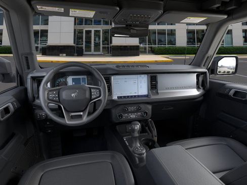 Used 2025 Ford Bronco Badlands image 9