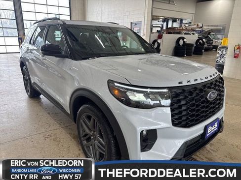 New 2026 Ford Explorer ST-Line w/ ST-Line Street Pack AWD/4WD image 1