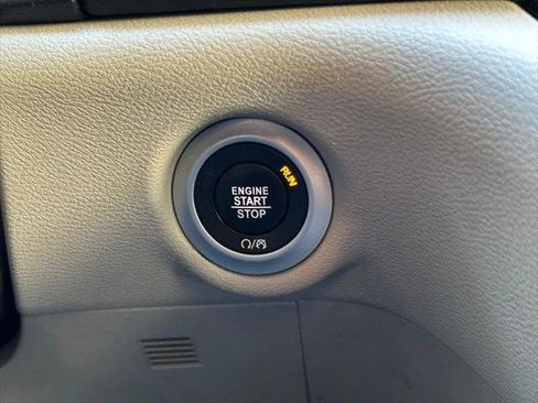Certified 2023 Chrysler Pacifica Touring-L FWD image 47