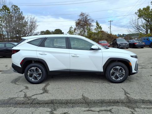 New 2026 Hyundai Tucson Blue SE image 2