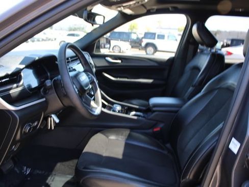 Used 2023 Jeep Grand Cherokee L Laredo AWD/4WD image 38