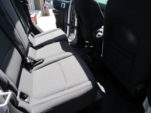 Used 2023 Jeep Gladiator Sport AWD/4WD image 31