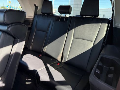 Used 2024 Toyota Grand Highlander AWD image 21