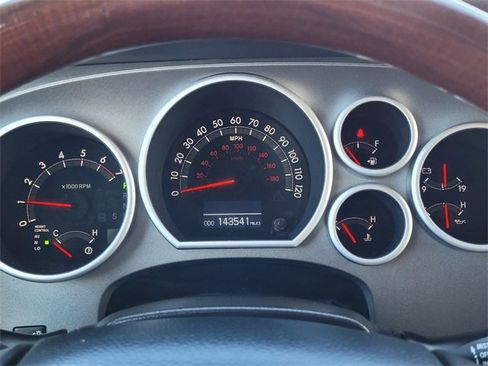 Used 2017 Toyota Sequoia Platinum image 30