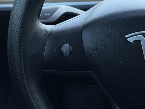 Used 2021 Tesla Model 3 Standard Range Plus image 10