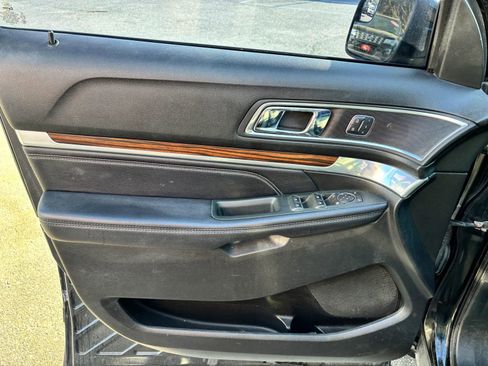 Used 2018 Ford Explorer Limited image 12